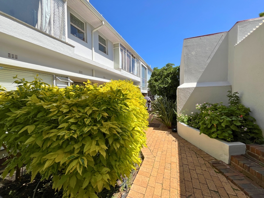 To Let 1 Bedroom Property for Rent in Sea Point Western Cape